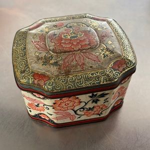 Vintage metal floral tea tin container Made in England